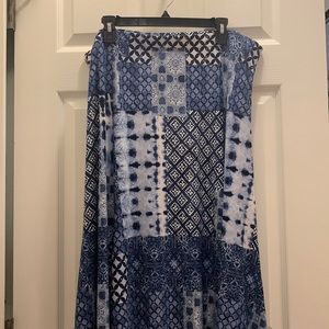 Chicos Size 3 Blue & White Flowy Skirt